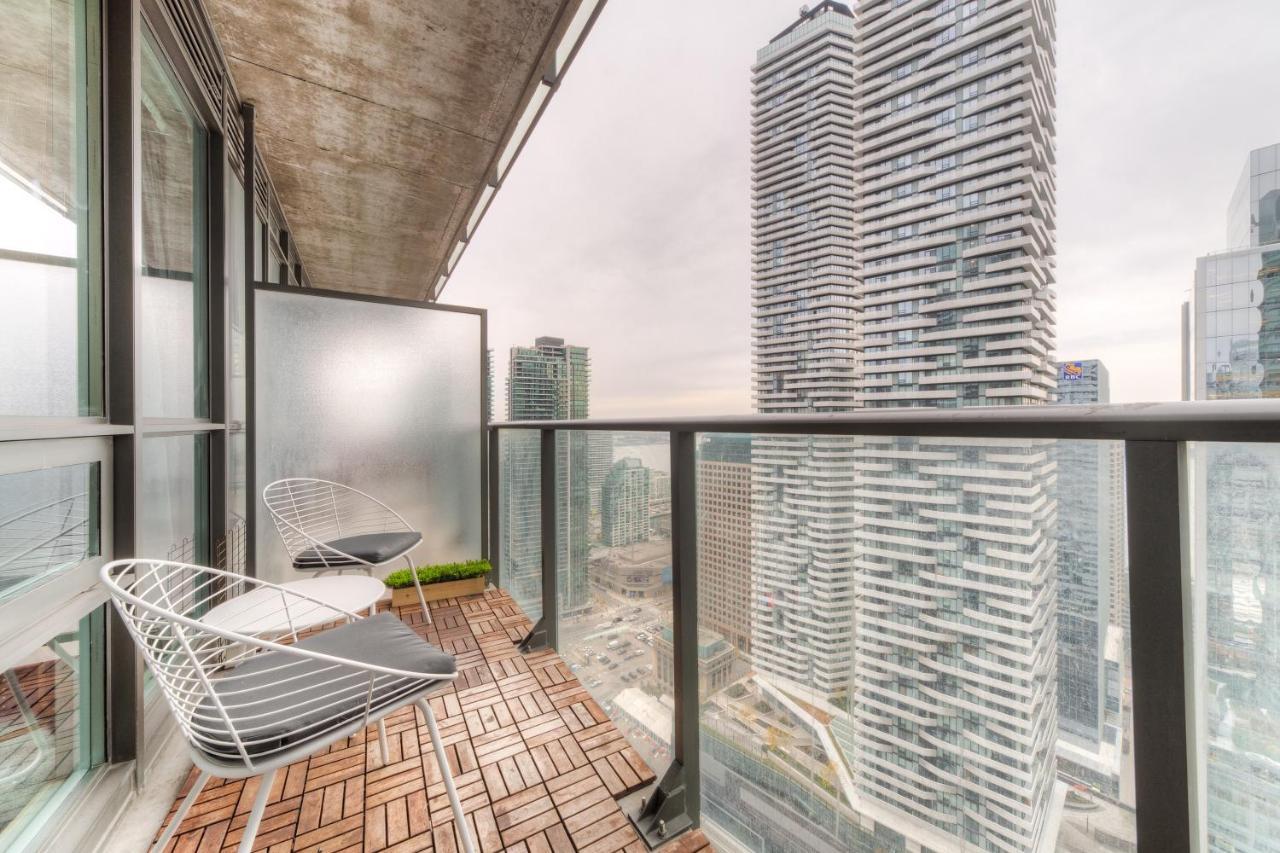 Stylish Newly Furnished Condo With Beautiful Lake View Toronto Eksteriør billede