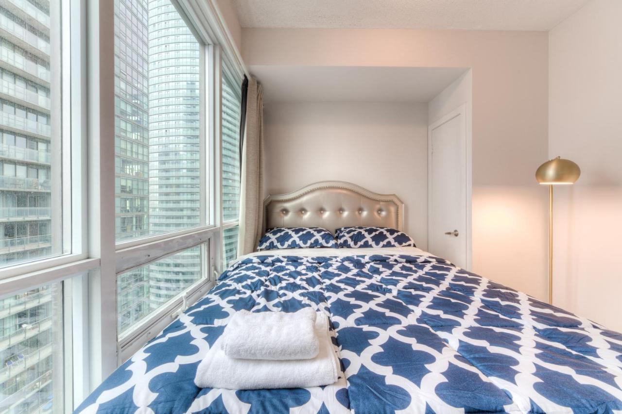 Stylish Newly Furnished Condo With Beautiful Lake View Toronto Eksteriør billede