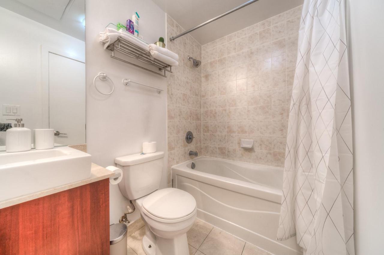 Stylish Newly Furnished Condo With Beautiful Lake View Toronto Eksteriør billede