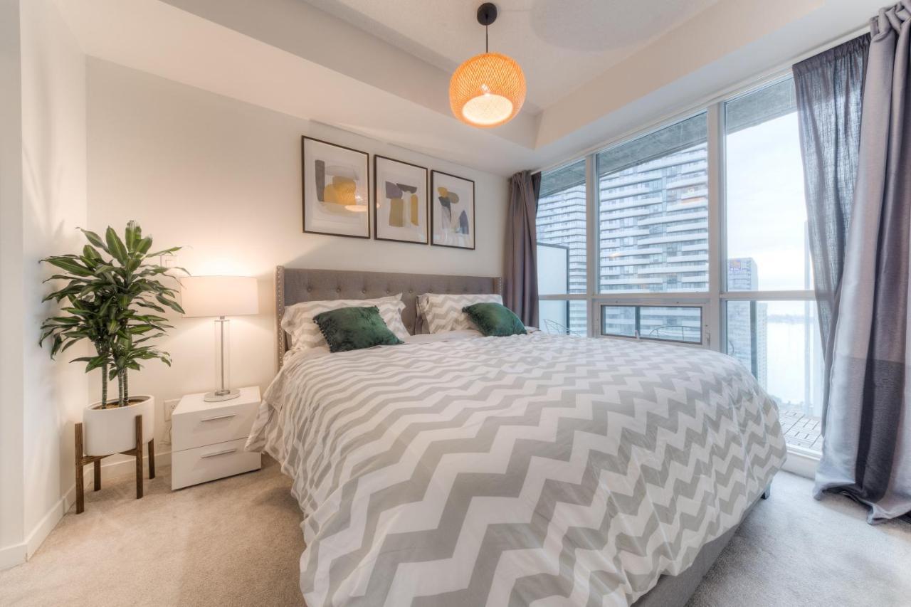 Stylish Newly Furnished Condo With Beautiful Lake View Toronto Eksteriør billede