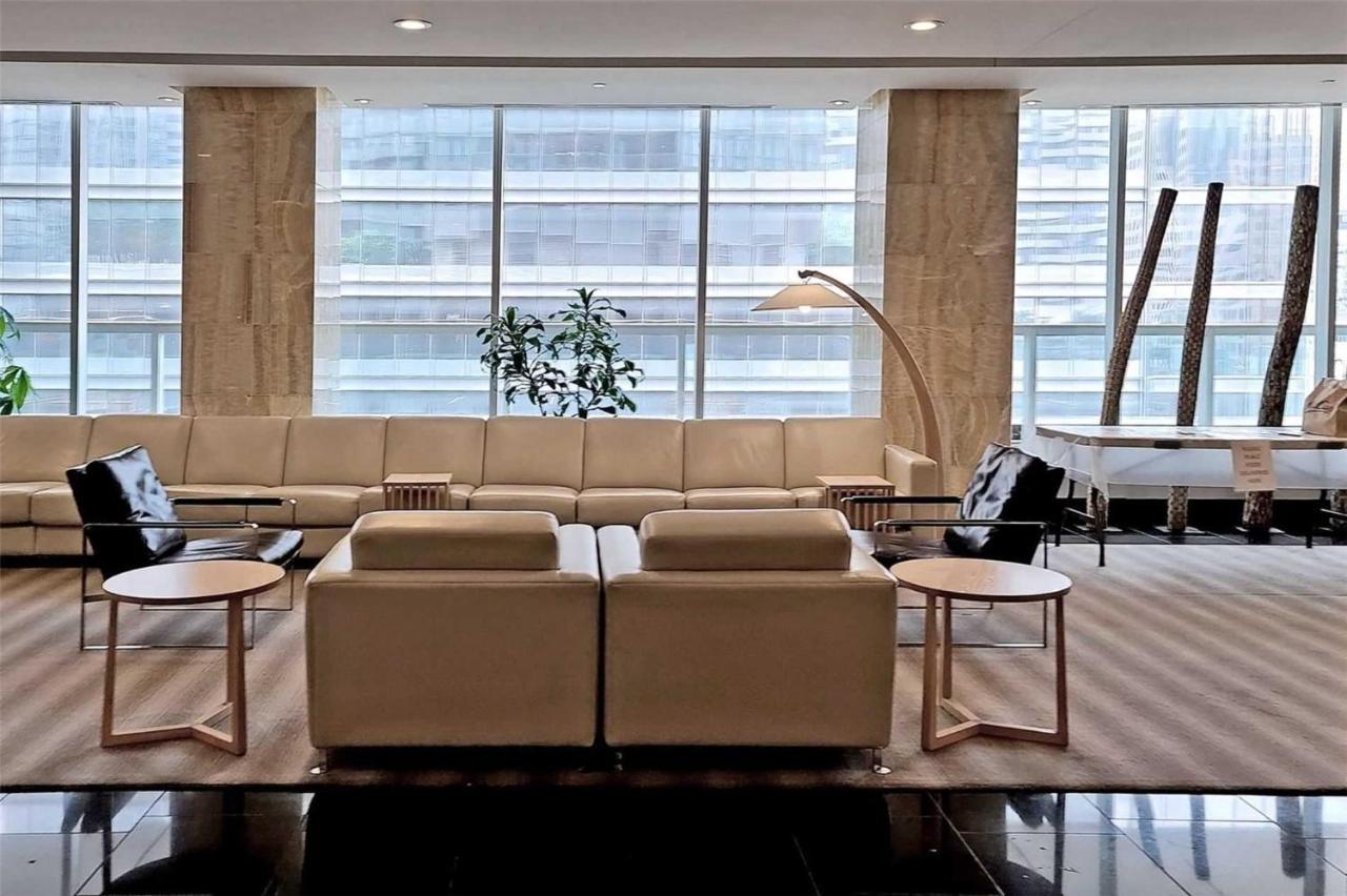Stylish Newly Furnished Condo With Beautiful Lake View Toronto Eksteriør billede